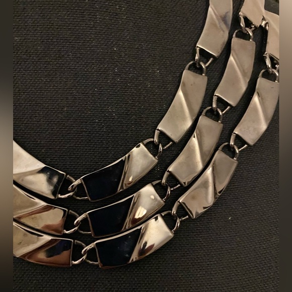 Gunmetal toned 3-tier necklace. - Picture 2 of 4